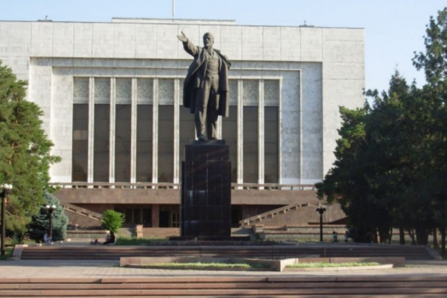 Türk ölkəsindəki Lenin abidəsi söküldü