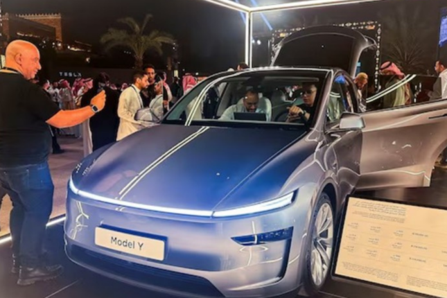 Mask “Tesla”nın sürücüsüz taksisinin avtonom çatdırıldığını bildirib