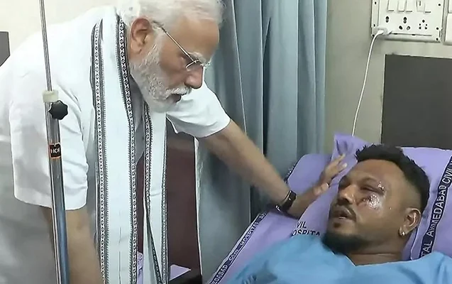 Modi qəzadan sağ çıxan yeganə şəxsi ziyarət etdi