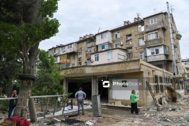 Bakının mərkəzində daha bir məşhur restoran sökülür – VİDEO