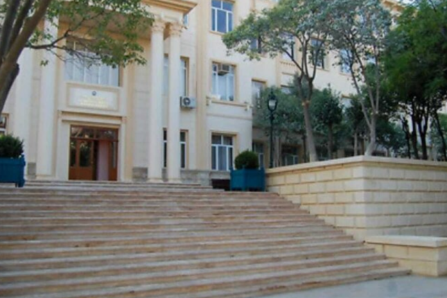 Bakıda kollec direktoru vəzifəsindən getdi (FOTO)