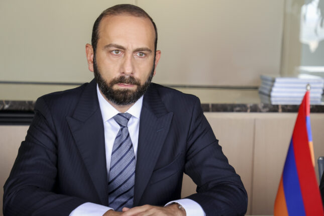 Mirzoyan: “Azərbaycan və Türkiyə ilə münasibətlərimizi normallaşdırmağa çalışırıq”