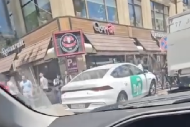 “Bolt” “Qoç Ət”in qarşısında qəza törətdi – VİDEO