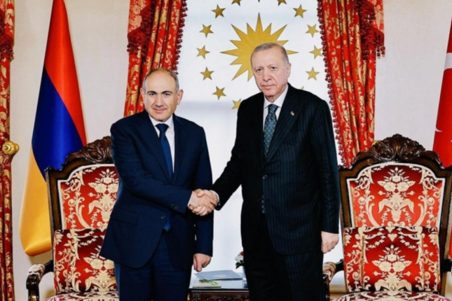 Ərdoğanla Paşinyan arasında görüş başlayıb