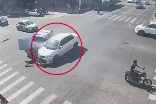 Övladı ilə yolu keçən ana dəhşət yaşadı – Video