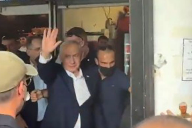 “Gəl kofe iç, sən bir nömrəsən” – Video