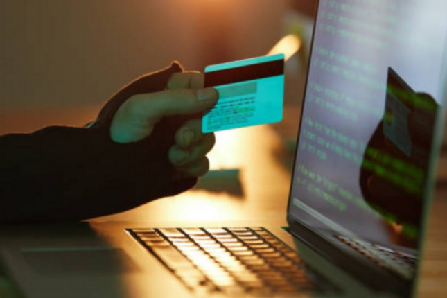 Həftəsonu kartlardan 32 min manatdan çox pul oğurlanıb