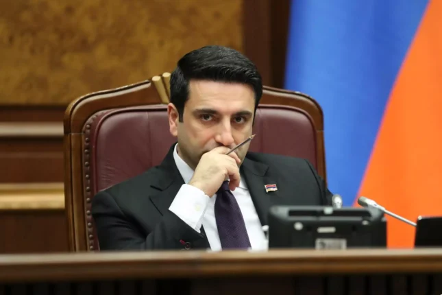 Simonyan: “Ermənistanda “Qarabağ dövləti” ola da bilməz”