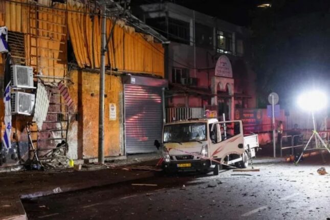 Raket hücumu zamanı Tel-Əvivdə bir hündürmərtəbəli bina tamamilə çökdü