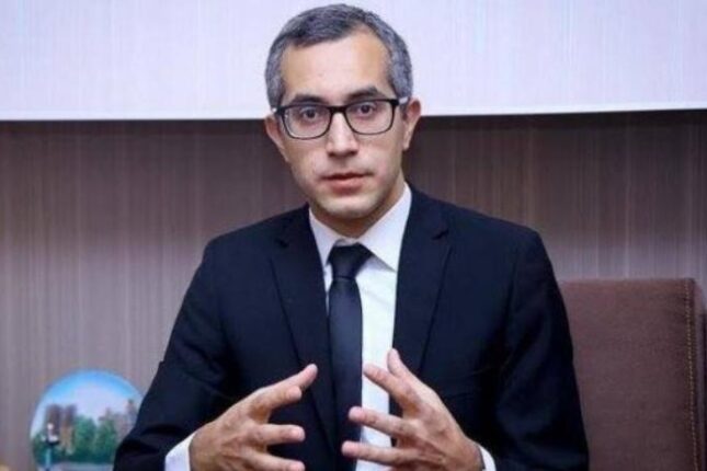 “Müəllim 8-ci sinif səviyyəsində suallara cavab verə bilmirsə, millətə ziyan verir” — Kamran Əsədov