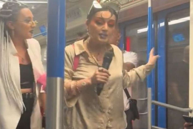 Elza Seyidcahan metroda mahnı oxudu – VİDEO