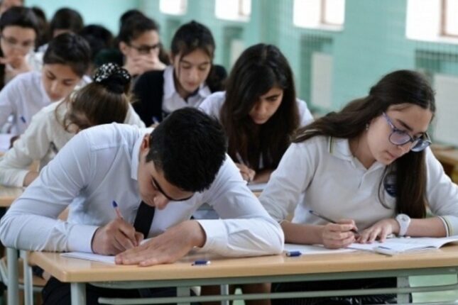 Qəbul imtahanında 2 nəfər 400 bal topladı