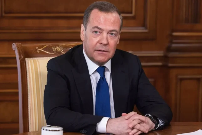 Medvedev müharibədən nəhəng sərvət qazanıb