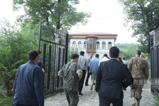 Diplomatlar Şuşada Mehmandarovların malikanəsini ziyarət ediblər