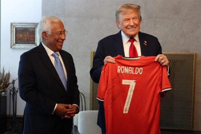 Kriştianu Ronaldu Donald Trampa forma hədiyyə edib