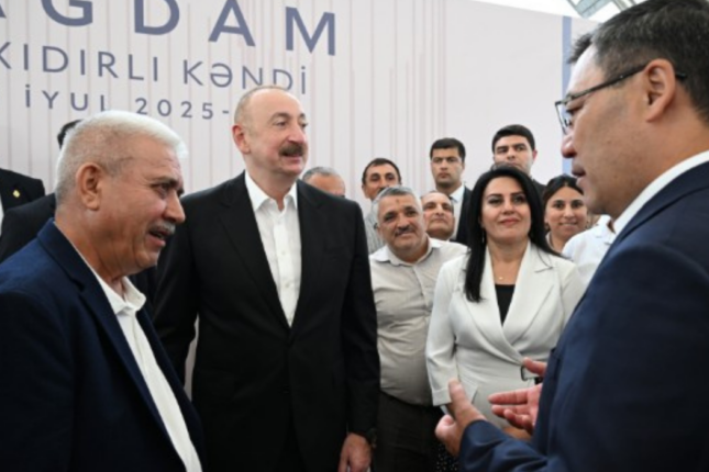 Səmimi söhbət: Sakinlər danışdı, Prezident tərcümə etdi – VİDEO