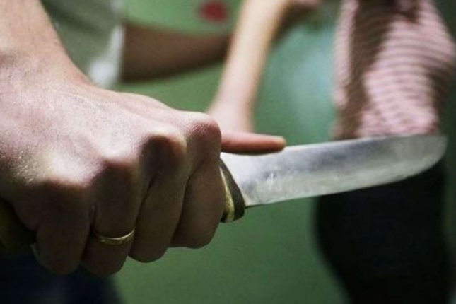 Bakıda müştəri ofisianta SATAŞDI – Administratoru BIÇAQLADI