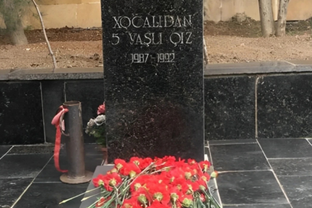 Xocalıda qətlə yetirilən beş yaşlı qızın məzarı açılıb – VİDEO