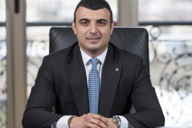 Baş bankirdən maaşını kartla alanlara müjdə