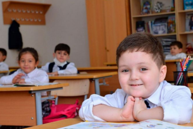 Rus bölməsi üzrə uşaqların I sinfə qəbuluna başlanılır