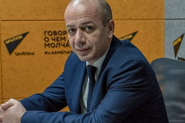 Paşinyanın aparat rəhbərinin profil şəkili gündəm oldu: erməni iküzlülüyü
