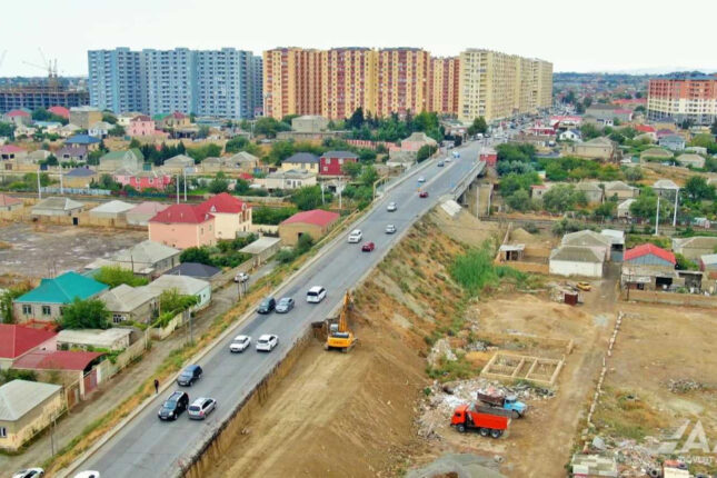 Sumqayıtı Saray qəsəbəsi ilə birləşdirən körpüyə aparan yanaşma yolları genişləndirilir – FOTO