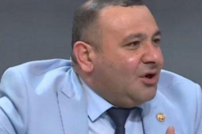 Aşıq Namiq: “Adam var, iki-üç bayağı mahnı oxuyur, sonra da fəxri ad istəyir”