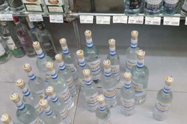 Məşhur marketdə saxta araqlar aşkarlandı – FOTO