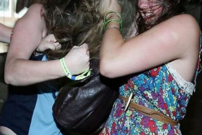 Bakıda qızlar küçədə “saçyoldu”ya çıxdı