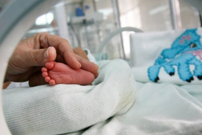 6 saylı doğum evində üçəm doğuldu, baxımsızlıqdan tələf oldu – ŞİKAYƏT