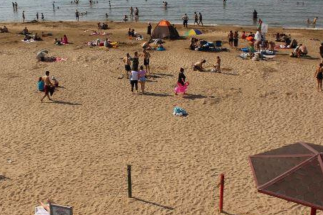 Çimərliklərdə qiymətlər od tutub yanır – Təkcə paltar dəyişmə kabinaları 2 manatdır