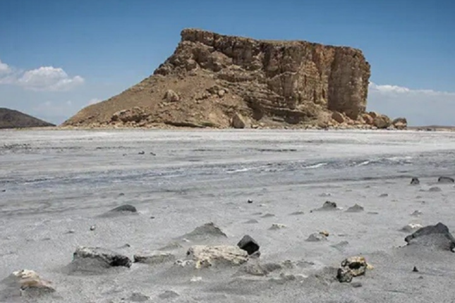 İranlı deputatdan Urmiya açıqlaması: “Göl quruyur, lənət olsun sizə”