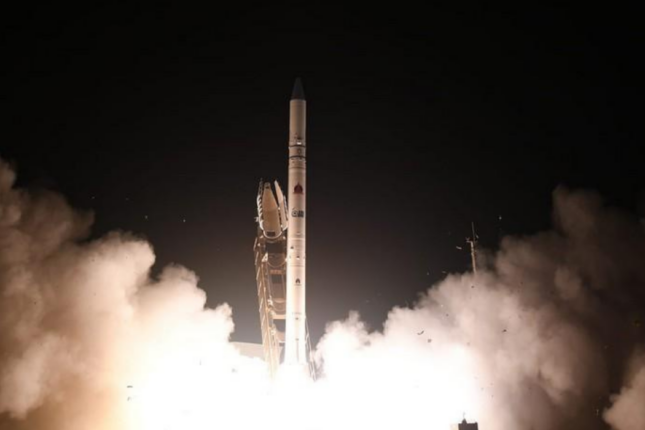 İsrail kosmosa ilk rabitə peykini buraxıb