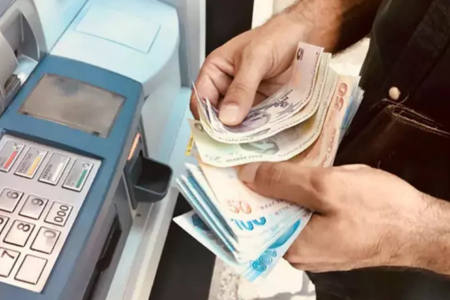 Kredit götürən təqaüdçülərin NƏZƏRİNƏ – “maaşa blok” qərarı – Bu şəhərdə