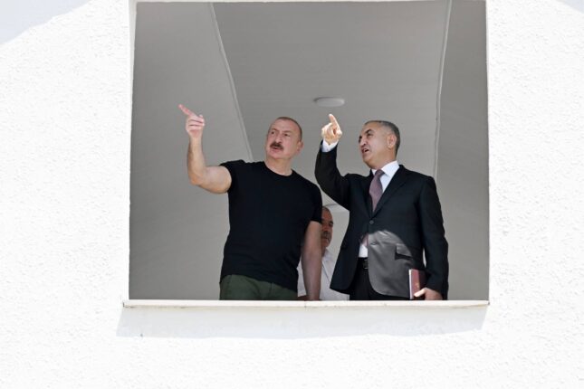 İlham Əliyev Xocalının Təzəbinə kəndində görülən işlərlə tanış oldu – FOTO