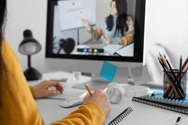 Onlayn dərslərin gözlərə ziyanı – Valideynlər nə etməlidir?