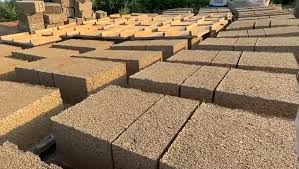 Qırğızlar çəltik qabığından kərpic hazırlayıb -VİDEO