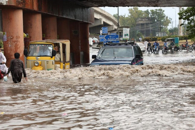 Pakistanda leysan yağışlar 279 nəfərin həyatına son qoydu
