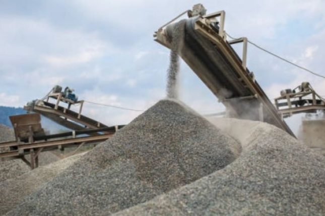 255 min manat borcu olan şirkət kimindir?