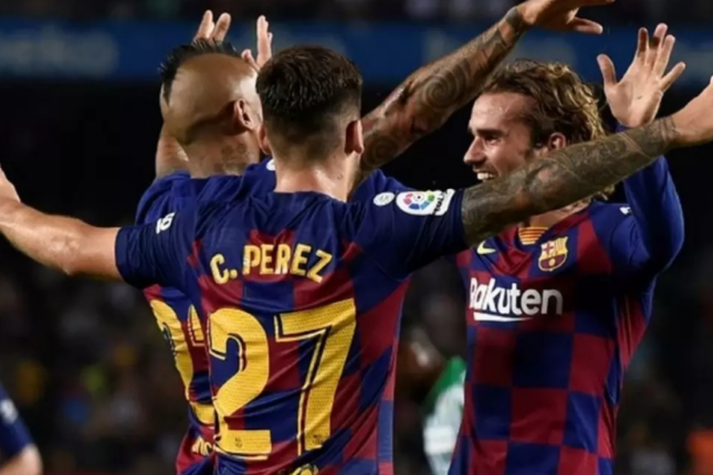 Məşhur futbolçunu it dişlədi – FOTO