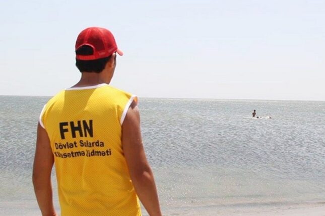 Novxanıda dənizdə iki nəfər batıb