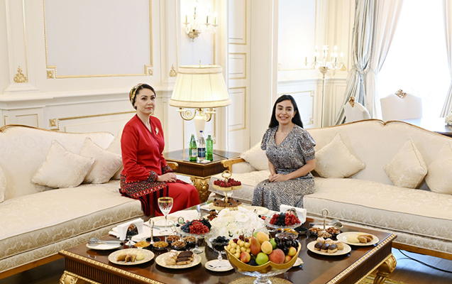 Liderlərin qızları Heydər Əliyev Mərkəzində
