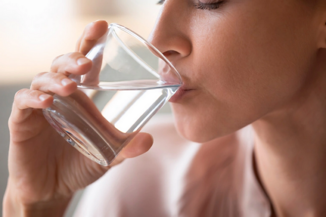 İsti havada susuzluğu yatırmaq üçün ən yaxşı İÇKİLƏR