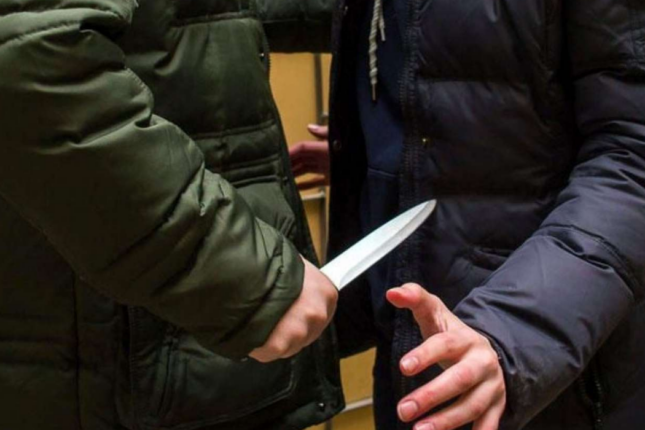 40 manata görə qohumuna 5 bıçaq zərbəsi VURDU – Həbs OLUNMADI