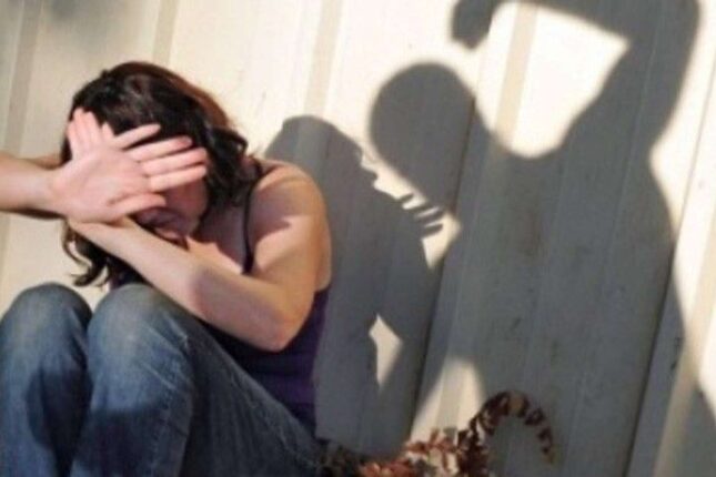 Tanış olmadığı üçün qadını küçənin ortasında döydü – VİDEO