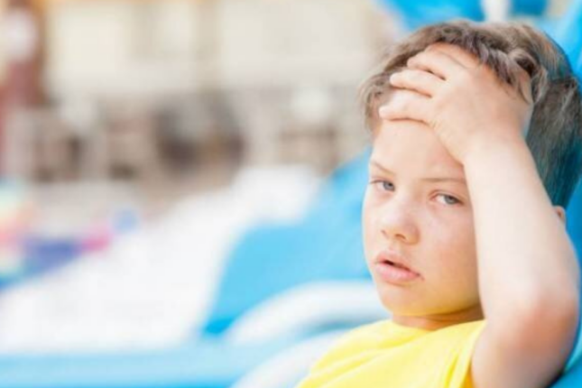 DİQQƏT! Uşağınızda bu əlamətlər varsa, həkimə çatdırın