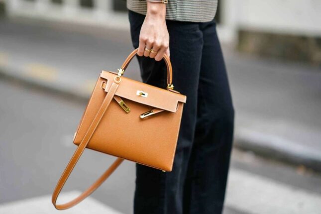 Bakıda qadının 850 manatlıq çantası oğurlandı