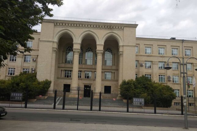 Moskva Dövlət Tibb Universitetinin Bakı filialı 650 minlik santexnik, elektrik malları alır