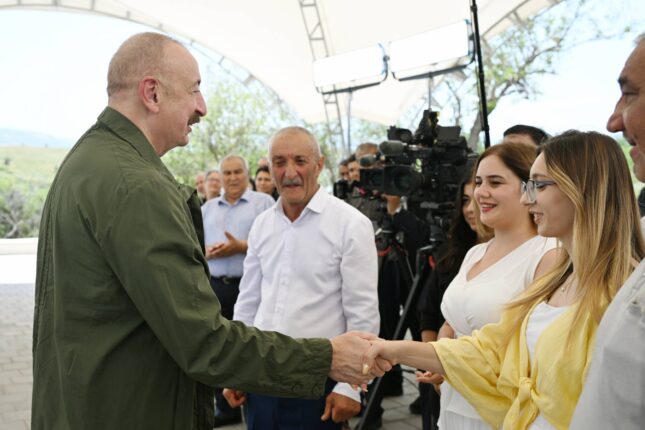 Prezident sakinlərlə görüşündən paylaşım etdi – Video