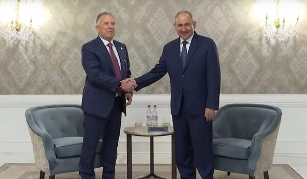 Paşinyan Trampın nümayəndəsi ilə görüşdü